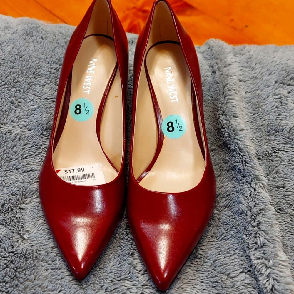 Nine West 8.5 Heels Deep Red Color